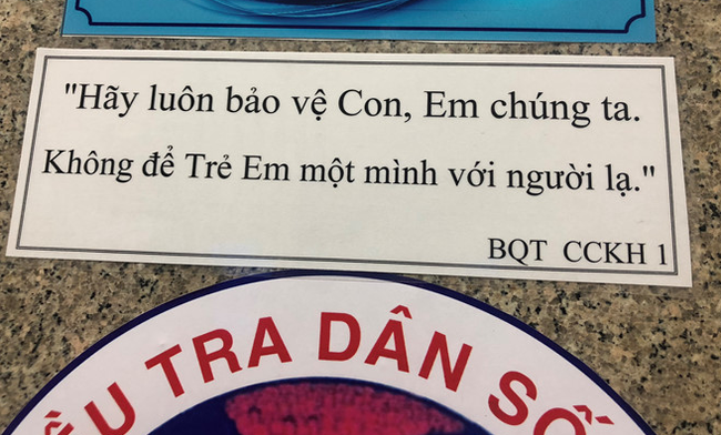 Sau vụ nguyên Viện phó VKS sàm sỡ bé gái, hàng loạt chung cư ở TP.HCM dán cảnh báo, nhắc nhau bảo vệ con - Ảnh 3.