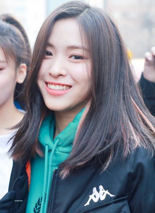 D&agrave;n idol nữ sinh năm 2001 đang l&agrave;m khuynh đảo Kpop: T&agrave;i năng v&agrave; nhan sắc qu&aacute; đỉnh nhưng Big3 chỉ c&oacute; 1 đại diện - Ảnh 4.