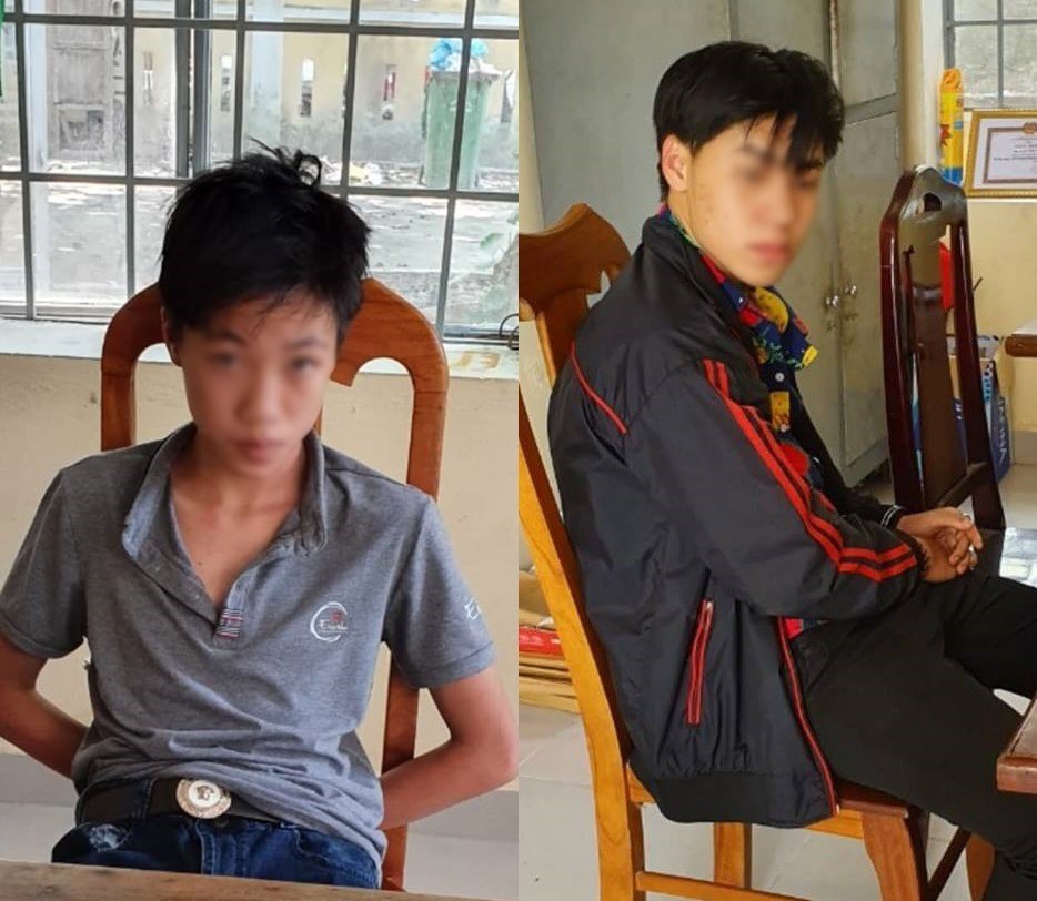 CSGT Đà Nẵng bắt nóng 2 thiếu niên cướp giật điện thoại của 2 phụ nữ chạy xe máy - Ảnh 4. CSGT Đà Nẵng bắt nóng 2 thiếu niên cướp giật điện thoại của 2 phụ nữ chạy xe máy - Ảnh 4.