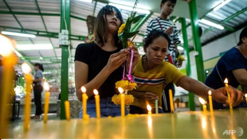 Đàn ông Thái Lan đổ xô đến điện thờ cầu thoát nghĩa vụ quân sự - Ảnh 1. Đàn ông Thái Lan đổ xô đến điện thờ cầu thoát nghĩa vụ quân sự - Ảnh 1.