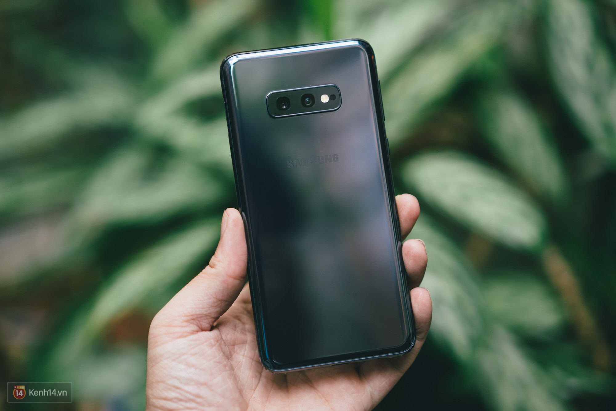 Trải nghiệm 1 tuần sử dụng Samsung Galaxy S10e - Bản mẫu ho&agrave;n hảo cho smartphone nhỏ gọn? - Ảnh 3.