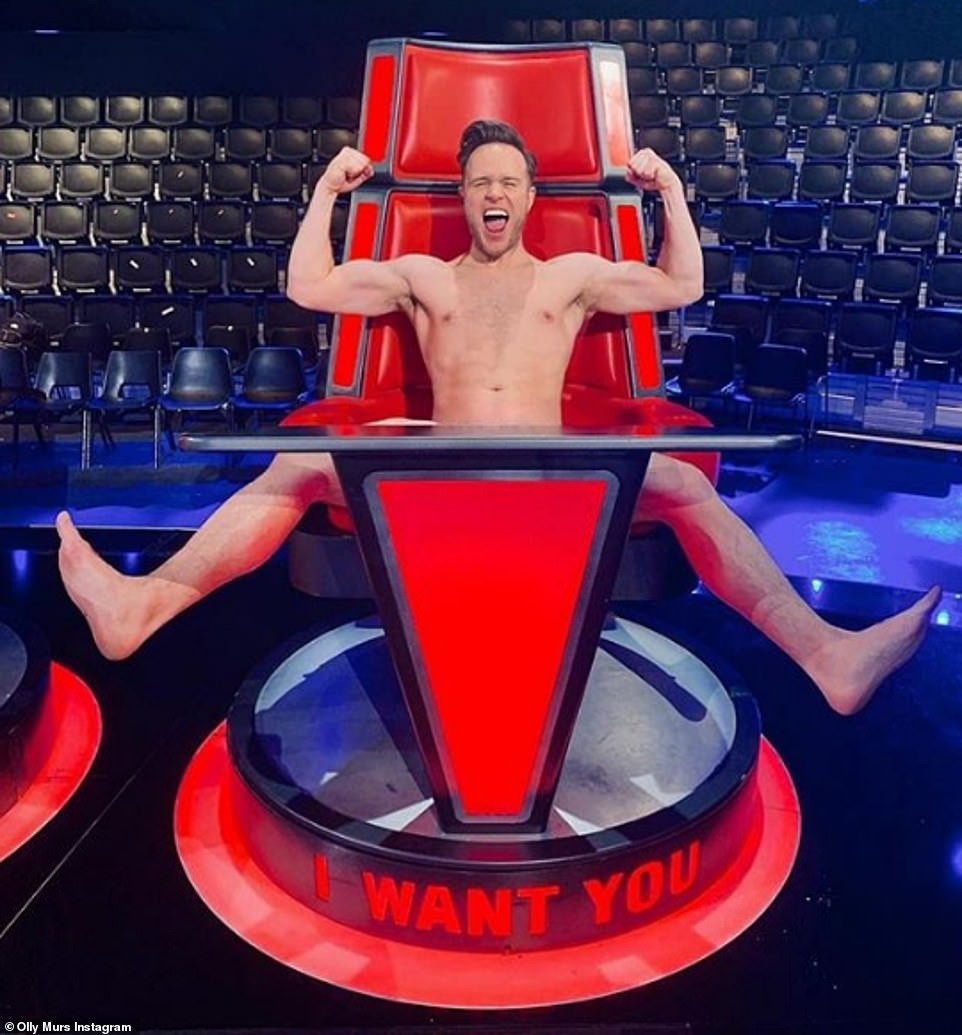 HLV The Voice Anh gây sốc khi... khỏa thân trên ghế nóng để ăn mừng chiến thắng của học trò - Ảnh 5. HLV The Voice Anh gây sốc khi... khỏa thân trên ghế nóng để ăn mừng chiến thắng của học trò - Ảnh 5.