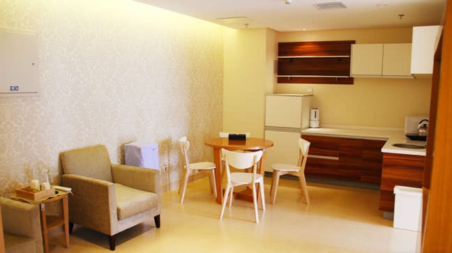 Lộ chi ph&iacute; cao ngất thu&ecirc; ph&ograve;ng đẻ VIP Dạ Hoa Triệu Hựu Đ&igrave;nh kh&ocirc;ng tiếc tiền chuẩn bị cho b&agrave; x&atilde; sinh con - Ảnh 7.