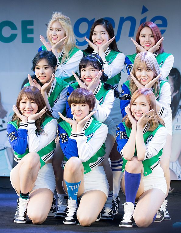 Netizen thở phào: IZ*ONE suýt thì dính phốt đạo nhái TWICE nếu không thay đổi động tác vũ đạo này! - Ảnh 5.