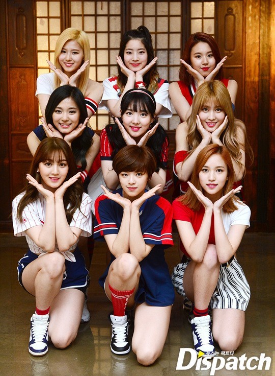 Netizen thở phào: IZ*ONE suýt thì dính phốt đạo nhái TWICE nếu không thay đổi động tác vũ đạo này! - Ảnh 6.