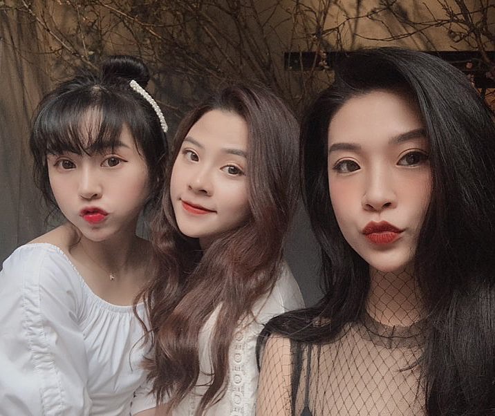 Vợ Rhymastic và hội chị ngả em nâng: Sinh cùng năm, giống nhau như chị em ruột, trong đó một người là gái đẹp của làng streamer - Ảnh 3.