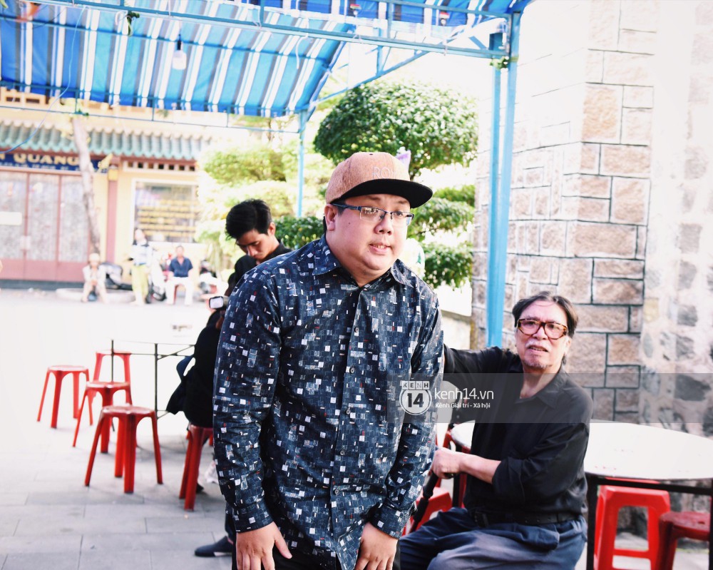 Bạn bè nghệ sĩ lặng người, bật khóc trong tang lễ cố diễn viên Anh Vũ - Ảnh 12. Bạn bè nghệ sĩ lặng người, bật khóc trong tang lễ cố diễn viên Anh Vũ - Ảnh 12.