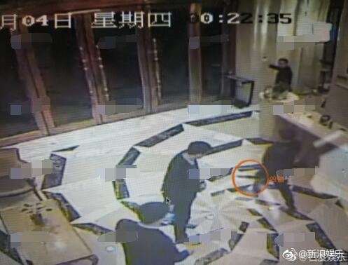 Sốc với loạt ảnh CCTV nhóm người tới cướp con, đánh đập bố vợ do chồng mỹ nhân Hồng Lâu Mộng dàn dựng - Ảnh 5.
