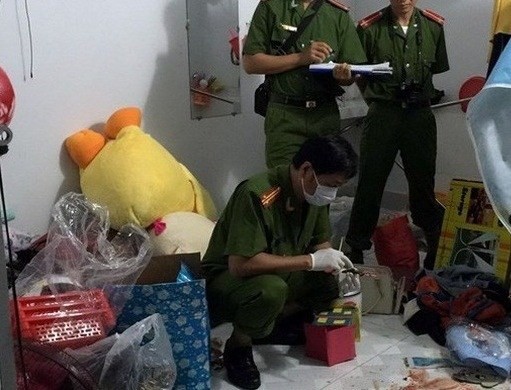 Chồng đâm vợ nguy kịch sau cãi vã - Ảnh 1.