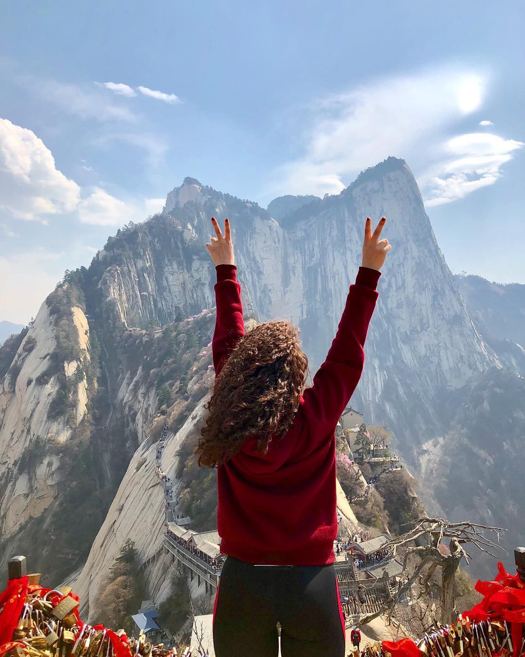 “Thót tim” với con đường mòn lưng chừng núi Hoa Sơn, nơi thiên đường và địa ngục chỉ cách nhau nửa bước chân! - Ảnh 10. “Thót tim” với con đường mòn lưng chừng núi Hoa Sơn, nơi thiên đường và địa ngục chỉ cách nhau nửa bước chân! - Ảnh 10.