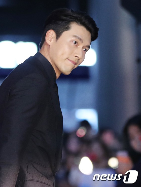 Siêu thảm đỏ khủng nhất lịch sử Baeksang: Suzy và IU xuất thần với đầm công chúa, Hyun Bin dẫn đầu 50 sao Hàn quyền lực - Ảnh 12.