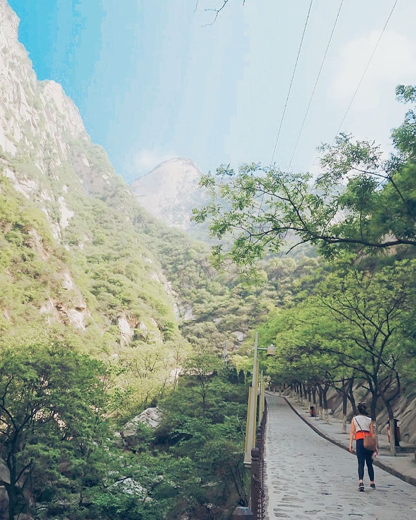 “Thót tim” với con đường mòn lưng chừng núi Hoa Sơn, nơi thiên đường và địa ngục chỉ cách nhau nửa bước chân! - Ảnh 13. “Thót tim” với con đường mòn lưng chừng núi Hoa Sơn, nơi thiên đường và địa ngục chỉ cách nhau nửa bước chân! - Ảnh 13.