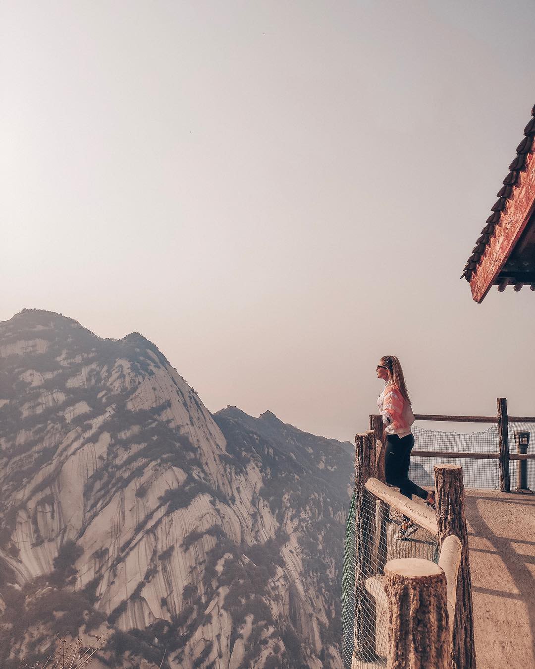 “Thót tim” với con đường mòn lưng chừng núi Hoa Sơn, nơi thiên đường và địa ngục chỉ cách nhau nửa bước chân! - Ảnh 9. “Thót tim” với con đường mòn lưng chừng núi Hoa Sơn, nơi thiên đường và địa ngục chỉ cách nhau nửa bước chân! - Ảnh 9.