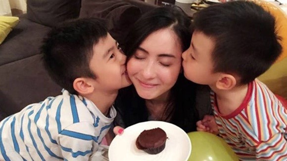 Những nhóc tì nhà sao đắt giá nhất Cbiz: Học trường quốc tế đắt đỏ, thậm chí có của hồi môn ngàn tỷ khi mới 1 tuổi - Ảnh 12. Những nhóc tì nhà sao đắt giá nhất Cbiz: Học trường quốc tế đắt đỏ, thậm chí có của hồi môn ngàn tỷ khi mới 1 tuổi - Ảnh 12.