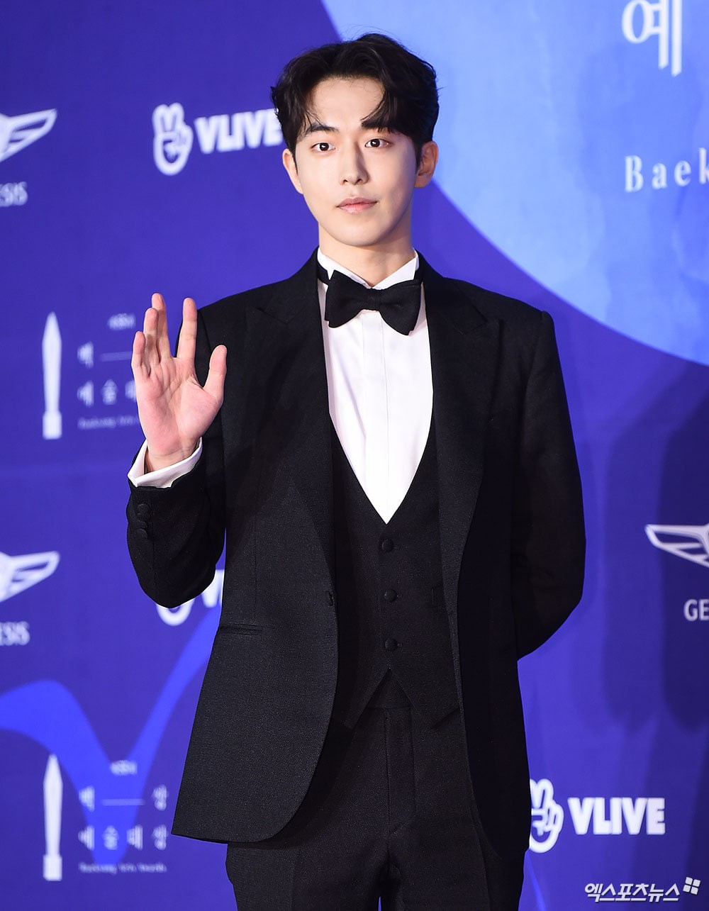 Siêu thảm đỏ khủng nhất lịch sử Baeksang: Suzy và IU xuất thần với đầm công chúa, Hyun Bin dẫn đầu 50 sao Hàn quyền lực - Ảnh 20. Siêu thảm đỏ khủng nhất lịch sử Baeksang: Suzy và IU xuất thần với đầm công chúa, Hyun Bin dẫn đầu 50 sao Hàn quyền lực - Ảnh 20.