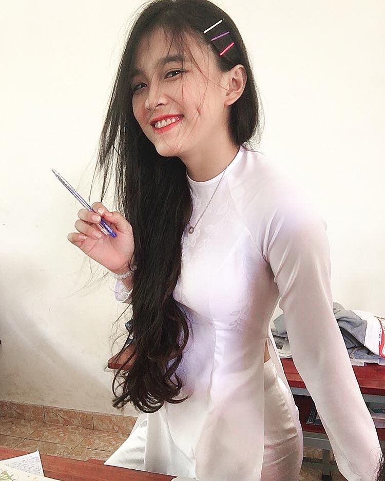 Nữ sinh Đồng Nai nổi như cồn sau một lần bị đăng ảnh trên Facebook, được khen giống Han Sara nhưng dễ thương hơn - Ảnh 4. Nữ sinh Đồng Nai nổi như cồn sau một lần bị đăng ảnh trên Facebook, được khen giống Han Sara nhưng dễ thương hơn - Ảnh 4.
