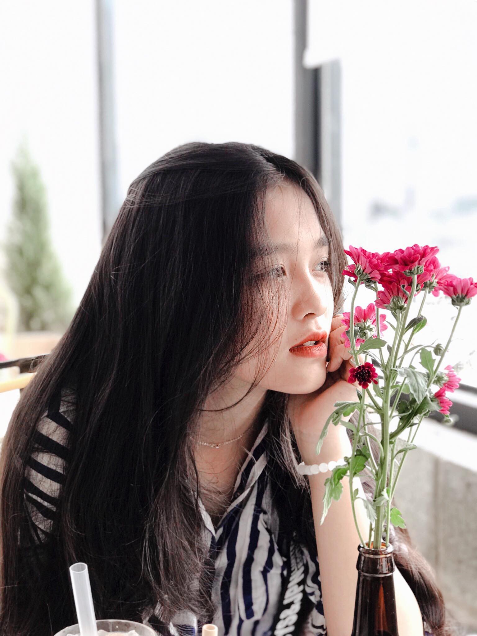 Nữ sinh Đồng Nai nổi như cồn sau một lần bị đăng ảnh trên Facebook, được khen giống Han Sara nhưng dễ thương hơn - Ảnh 3. Nữ sinh Đồng Nai nổi như cồn sau một lần bị đăng ảnh trên Facebook, được khen giống Han Sara nhưng dễ thương hơn - Ảnh 3.