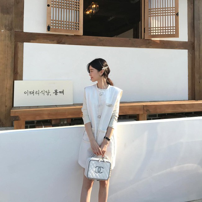 Kh&eacute;p lại đợt nghỉ lễ với 15 set đồ đến từ street style Ch&acirc;u &Aacute;, bạn sẽ học được cả t&aacute; c&aacute;ch mix cực hay cho h&egrave; n&agrave;y  - Ảnh 13.