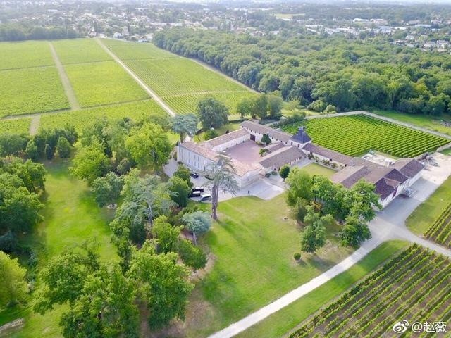 Những nhóc tì nhà sao đắt giá nhất Cbiz: Học trường quốc tế đắt đỏ, thậm chí có của hồi môn ngàn tỷ khi mới 1 tuổi - Ảnh 7. Những nhóc tì nhà sao đắt giá nhất Cbiz: Học trường quốc tế đắt đỏ, thậm chí có của hồi môn ngàn tỷ khi mới 1 tuổi - Ảnh 7.