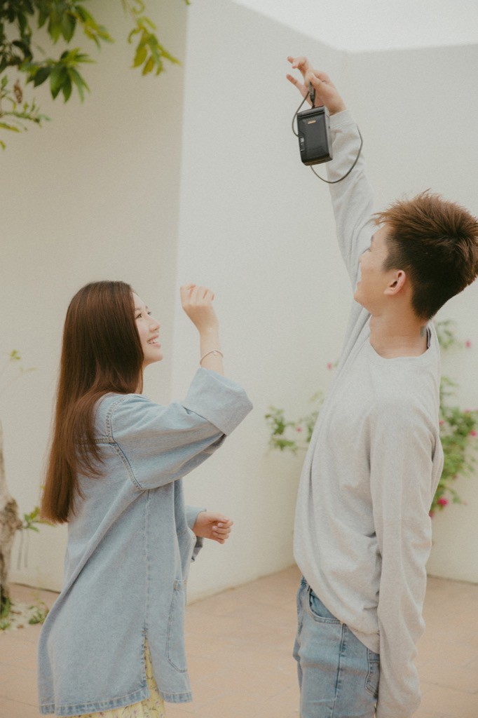 Tr&ograve;n 24h ra mắt, Đen đ&aacute; kh&ocirc;ng đường của t&acirc;n binh AMEE chạm mốc 2 triệu view, v&agrave;o top thịnh h&agrave;nh Youtube - Ảnh 2.