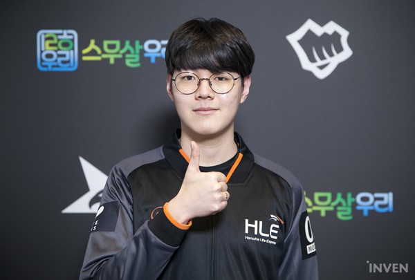 Nh&igrave;n thư sinh vậy th&ocirc;i nhưng ch&agrave;ng game thủ H&agrave;n Quốc n&agrave;y vừa bị phạt cực nặng v&igrave; tội dọa tẩn fan nữ - Ảnh 2.