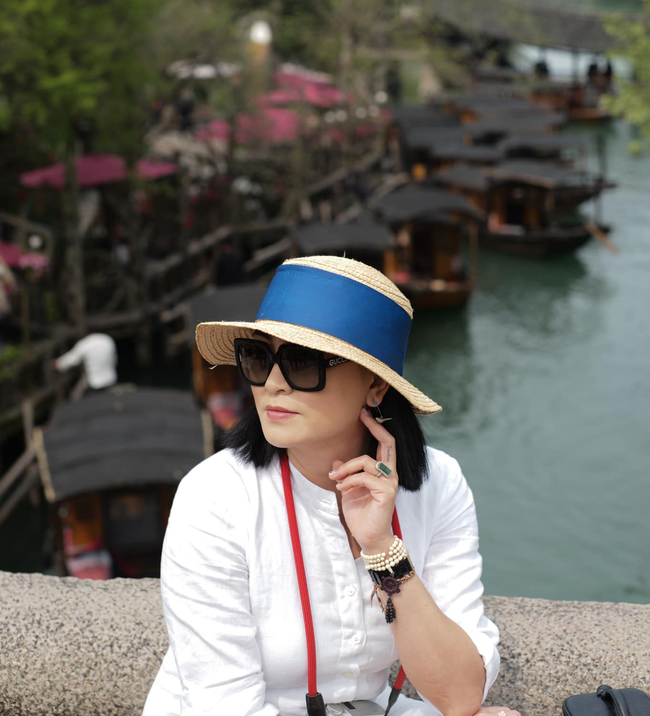 C&ocirc; Văn Th&ugrave;y Dương - con g&aacute;i &uacute;t cố PGS. Văn Như Cương chia sẻ t&acirc;m sự vui, &uacute;p mở chuyện đang mang bầu ở tuổi 47? - Ảnh 1.