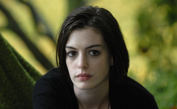 Nhìn lại vẻ đẹp nữ thần của công chúa Anne Hathaway trên màn ảnh - Ảnh 12.