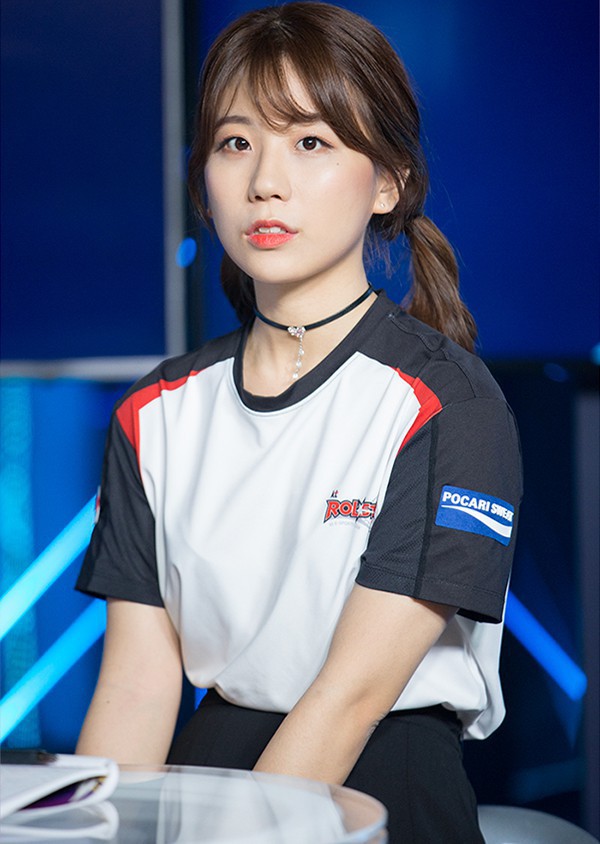 Ngỡ ngàng trước nhan sắc các nữ MC tại MSI 2019: Xuất hiện nữ thần tới từ Trung Quốc nhưng đại diện của Việt Nam cũng không hề kém cạnh - Ảnh 15.