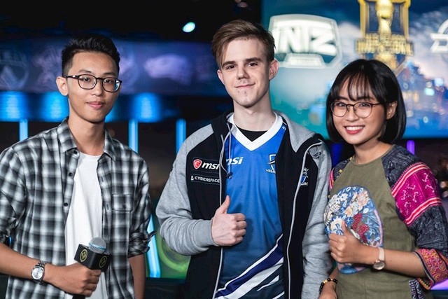 Ngỡ ngàng trước nhan sắc các nữ MC tại MSI 2019: Xuất hiện nữ thần tới từ Trung Quốc nhưng đại diện của Việt Nam cũng không hề kém cạnh - Ảnh 19.