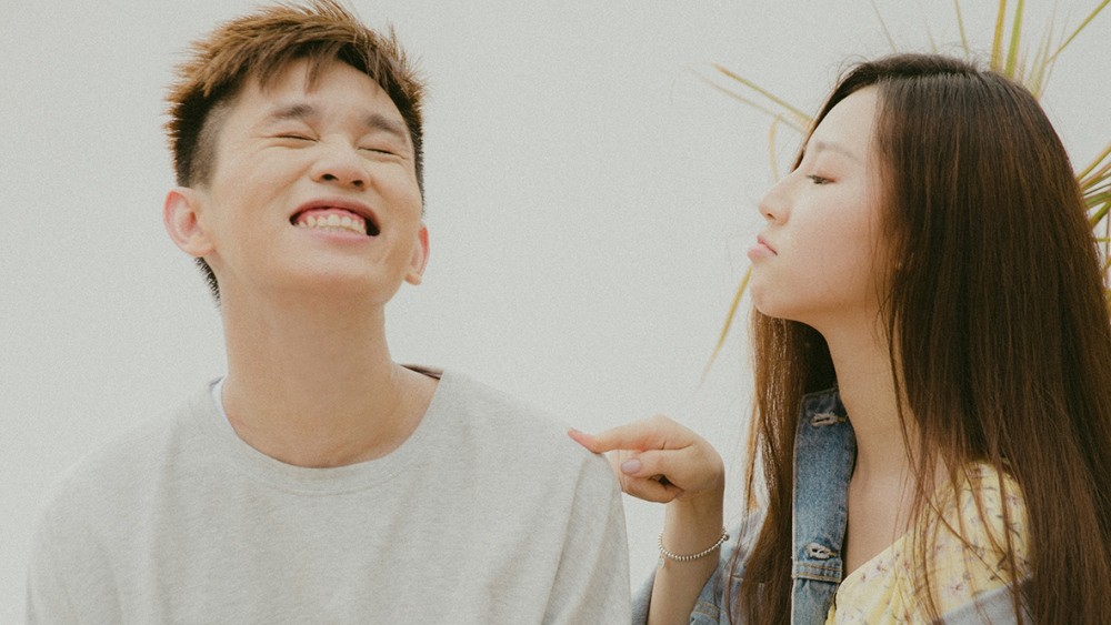 Tr&ograve;n 24h ra mắt, Đen đ&aacute; kh&ocirc;ng đường của t&acirc;n binh AMEE chạm mốc 2 triệu view, v&agrave;o top thịnh h&agrave;nh Youtube - Ảnh 3.