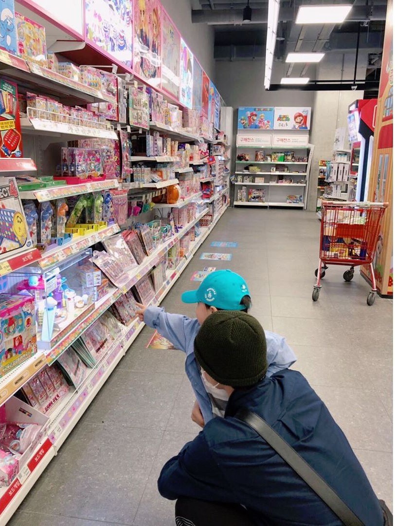 H&igrave;nh ảnh ngọt nhất ng&agrave;y: C&oacute; 1 người con g&aacute;i khiến so&aacute;i ca Kai (EXO) ki&ecirc;n nhẫn đợi h&agrave;ng tiếng v&agrave; &ocirc;m về bằng 1 tay - Ảnh 6.