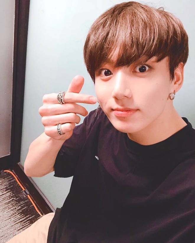 Clip hot nhất hôm nay: Em út Jungkook (BTS) chỉ khoe clip Iron Man bay qua thôi mà thu về 3,5 triệu view - Ảnh 10.