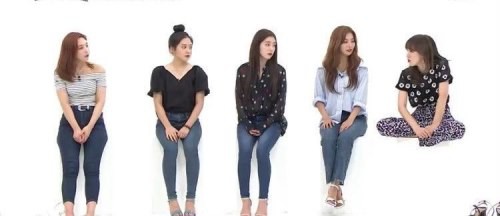 Không thể tin nổi: Mỹ nhân Kpop thể hiện siêu năng lực lơ lửng trong không trung ngay trên sóng truyền hình - Ảnh 2.