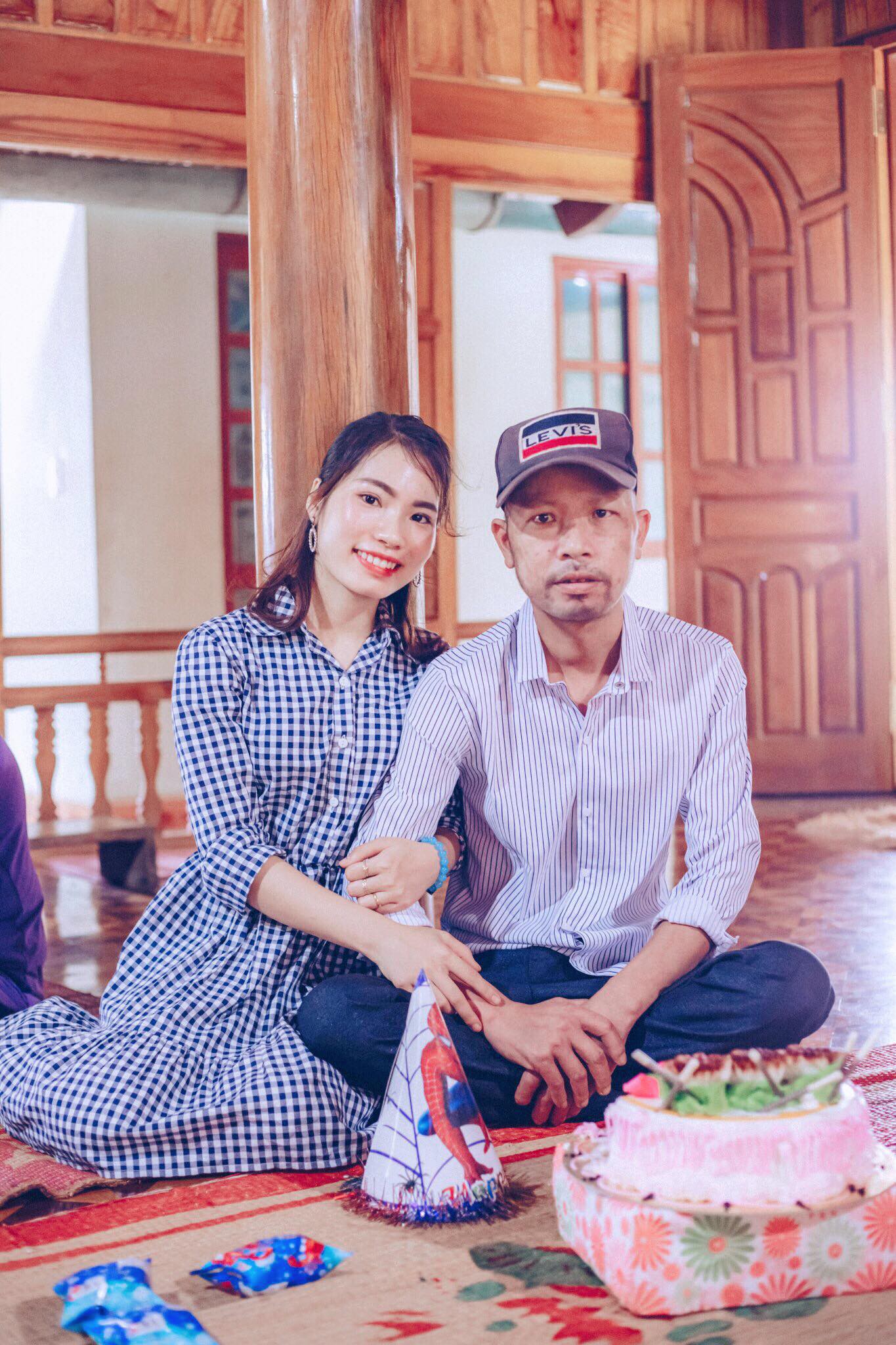 Nghẹn ngào câu chuyện cô gái cưới gấp để hoàn thành tâm nguyện của người bố ung thư: Đám cưới mà không có bố thì không còn ý nghĩa - Ảnh 3. Nghẹn ngào câu chuyện cô gái cưới gấp để hoàn thành tâm nguyện của người bố ung thư: Đám cưới mà không có bố thì không còn ý nghĩa - Ảnh 3.