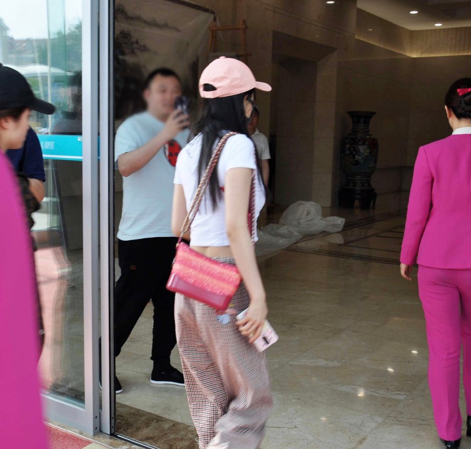 Đều là gái một con, Dương Mịch ăn đứt Trần Nghiên Hy với bộ phận cơ thể siêu nuột nà này - Ảnh 3. Đều là gái một con, Dương Mịch ăn đứt Trần Nghiên Hy với bộ phận cơ thể siêu nuột nà này - Ảnh 3.