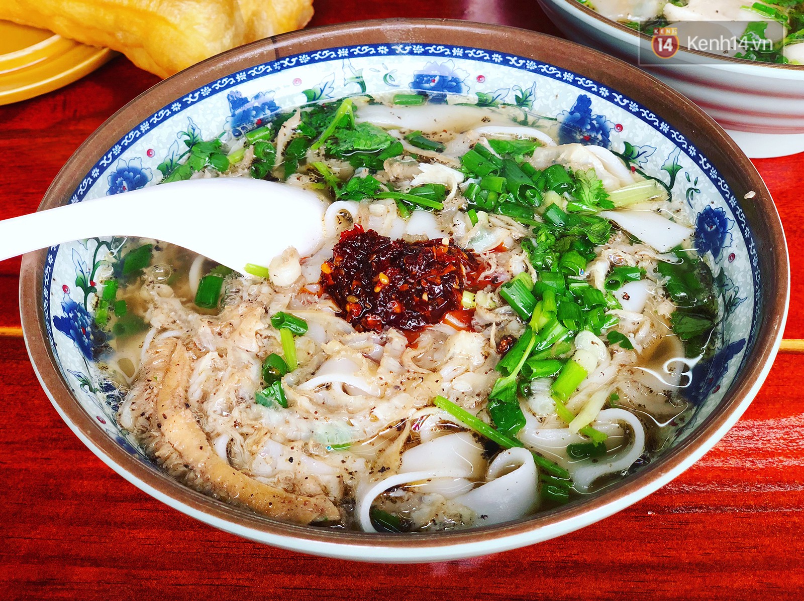 Ngày càng nhiều người đi Phượng Hoàng Cổ Trấn nhưng ngoài cảnh đẹp thì cũng đừng quên có rất nhiều món ngon này - Ảnh 7. Ngày càng nhiều người đi Phượng Hoàng Cổ Trấn nhưng ngoài cảnh đẹp thì cũng đừng quên có rất nhiều món ngon này - Ảnh 7.