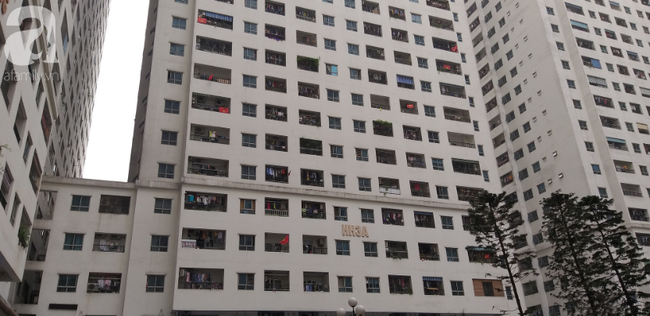 T&uacute;i r&aacute;c bị n&eacute;m từ tầng 36 chung cư HH Linh Đ&agrave;m xuống s&acirc;n, b&eacute; trai 4 tuổi tho&aacute;t nạn trong gang tấc - Ảnh 4.