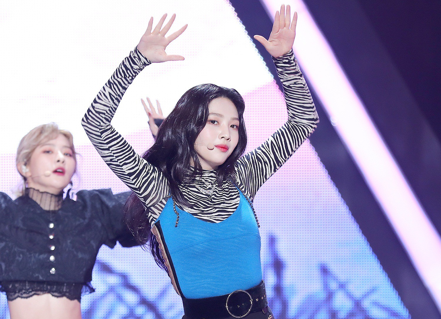 Bị chê thiếu chuyên nghiệp vì đột ngột rời sân khấu giống Jennie (BLACKPINK), thành viên Red Velvet nói gì? - Ảnh 3. Bị chê thiếu chuyên nghiệp vì đột ngột rời sân khấu giống Jennie (BLACKPINK), thành viên Red Velvet nói gì? - Ảnh 3.