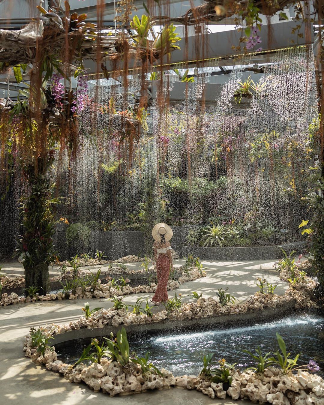 Sau Jewel Changi, Singapore lại có thêm “kỳ quan” vườn hoa treo khổng lồ khiến dân tình phải ngước lên “mỏi cả cổ” để ngắm nhìn - Ảnh 9. Sau Jewel Changi, Singapore lại có thêm “kỳ quan” vườn hoa treo khổng lồ khiến dân tình phải ngước lên “mỏi cả cổ” để ngắm nhìn - Ảnh 9.