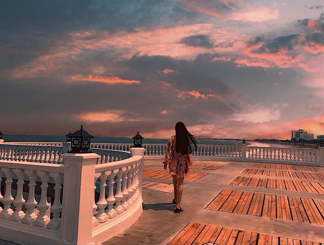 Kh&ocirc;ng thể ngờ ở ngay gần H&agrave; Nội cũng c&oacute; khu cầu cảng trắng muốt mang hơi thở ch&acirc;u &Acirc;u thế n&agrave;y - Ảnh 11.