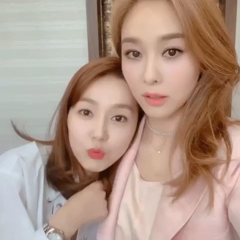 Girlgroup huyền thoại mừng 21 năm debut: Lee Hyori đọ sắc nữ thần Sung Yuri, bàn tiệc hội tụ toàn mỹ nhân quyền lực - Ảnh 4.
