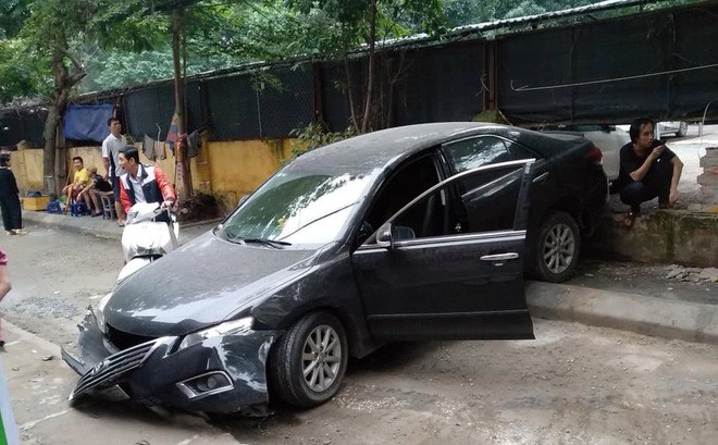 Nữ tài xế lùi xe Camry tông chết người đi xe máy là đại tá công an - Ảnh 1.