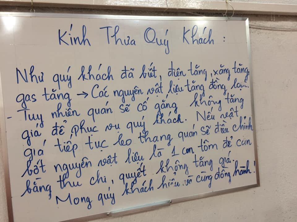 Giá»¯a tÃ¬nh hÃ¬nh giÃ¡ xÄng Äiá»n tÄng cao, 1 quÃ¡n bÃºn máº¯m á» SÃ i GÃ²n ÄÄng thÃ´ng bÃ¡o xin bá»t 1 con tÃ´m trong tÃ´ bÃºn Äá» giá»¯ nguyÃªn giÃ¡ gÃ¢y xÃ´n xao - áº¢nh 1.