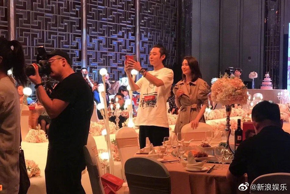Drama ngoại tình hot nhất Cbiz và cái kết gây phẫn nộ: Bà cả xuất hiện ngọt ngào bên chồng sau bao đắng cay - Ảnh 4. Drama ngoại tình hot nhất Cbiz và cái kết gây phẫn nộ: Bà cả xuất hiện ngọt ngào bên chồng sau bao đắng cay - Ảnh 4.