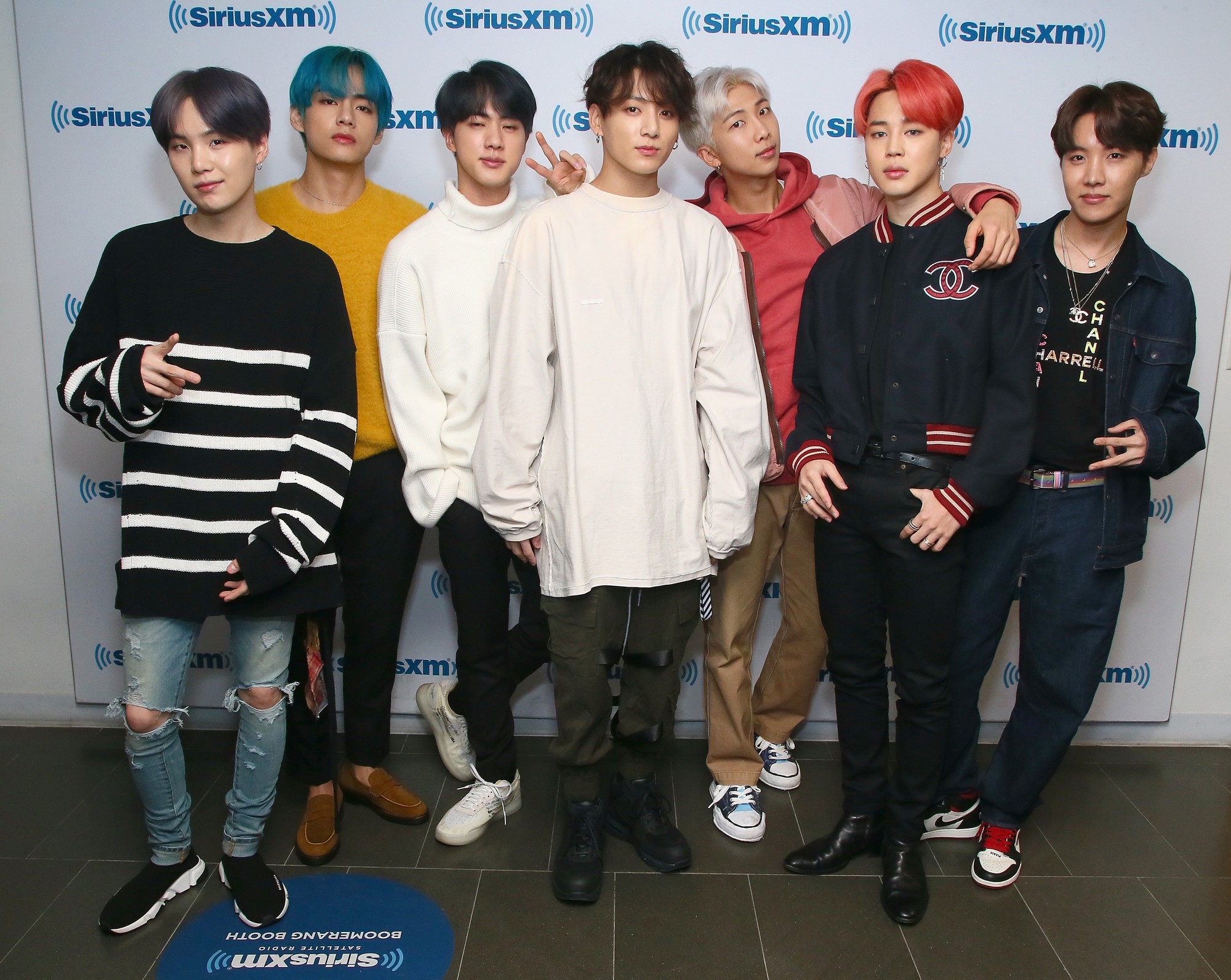 Hơn cả thi đại học, làm idol K-Pop khó đến nhường nào: 1 triệu người mơ ước thì số được debut chỉ là... - Ảnh 2. Hơn cả thi đại học, làm idol K-Pop khó đến nhường nào: 1 triệu người mơ ước thì số được debut chỉ là... - Ảnh 2.