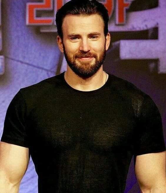 Captain Chris Evans kh&ocirc;ng chỉ sở hữu v&ograve;ng 3 trứ danh m&agrave; c&ograve;n khiến chị em ph&aacute;t cuồng v&igrave; v&ograve;ng 1 ngồn ngộn đến &ldquo;bức tử&rdquo; - Ảnh 3.