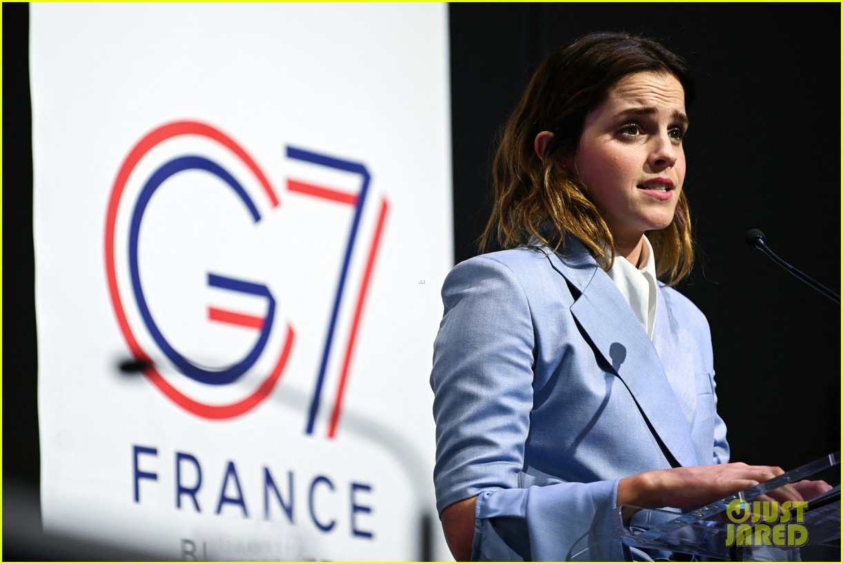 Ảnh không photoshop bóc mẽ làn da sần sùi, nhăn nheo vì lão hóa quá nhanh của Emma Watson trước tuổi 30 - Ảnh 4. Ảnh không photoshop bóc mẽ làn da sần sùi, nhăn nheo vì lão hóa quá nhanh của Emma Watson trước tuổi 30 - Ảnh 4.