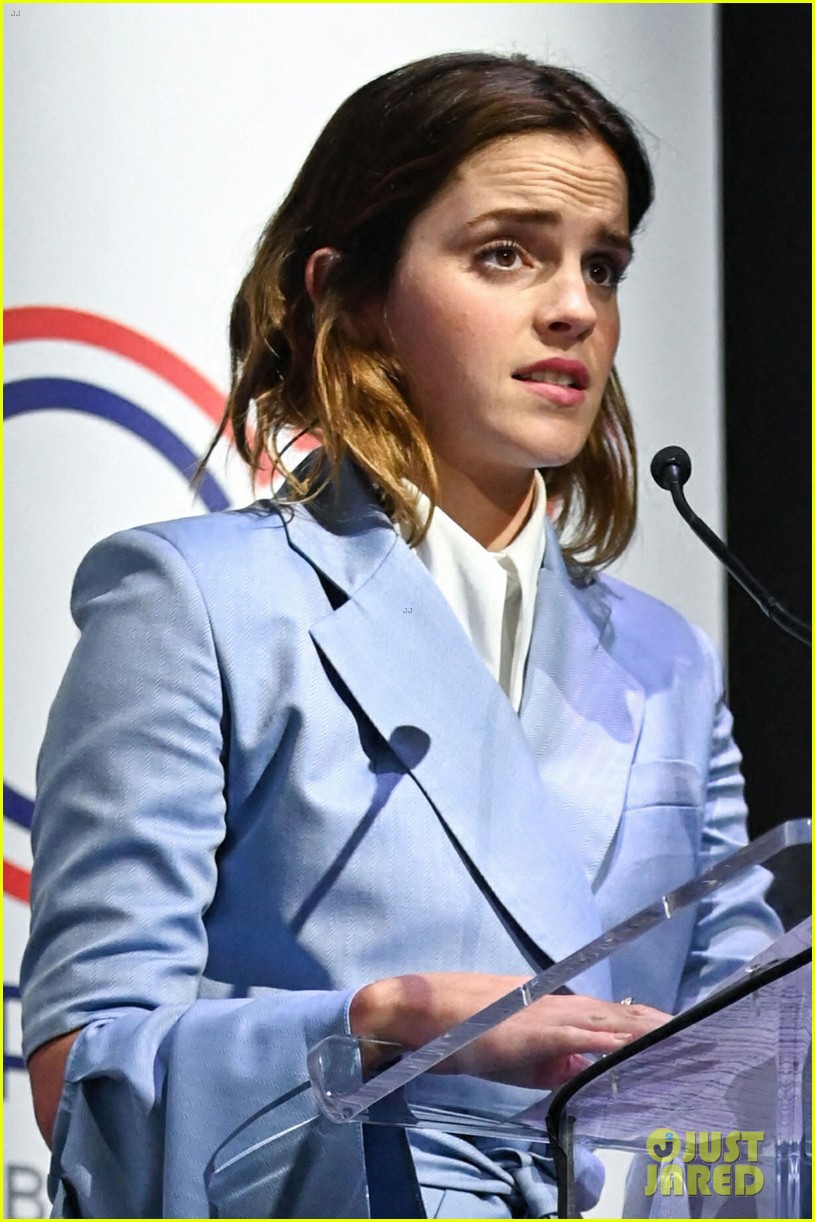 Ảnh không photoshop bóc mẽ làn da sần sùi, nhăn nheo vì lão hóa quá nhanh của Emma Watson trước tuổi 30 - Ảnh 1. Ảnh không photoshop bóc mẽ làn da sần sùi, nhăn nheo vì lão hóa quá nhanh của Emma Watson trước tuổi 30 - Ảnh 1.