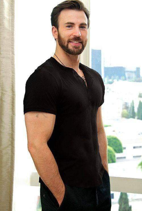 Captain Chris Evans kh&ocirc;ng chỉ sở hữu v&ograve;ng 3 trứ danh m&agrave; c&ograve;n khiến chị em ph&aacute;t cuồng v&igrave; v&ograve;ng 1 ngồn ngộn đến &ldquo;bức tử&rdquo; - Ảnh 7.