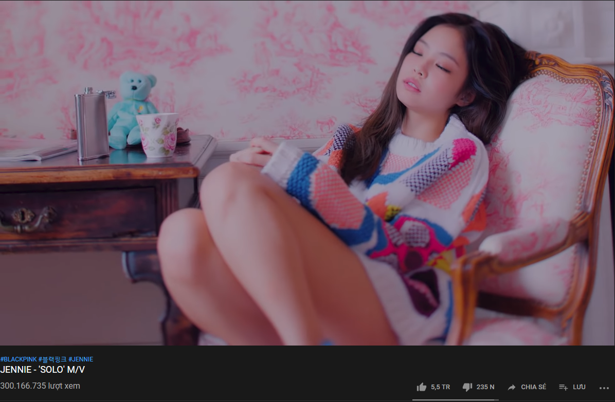 Jennie (BLACKPINK) làm nên kì tích cho chính mình khi khiến cả 4 MV năm ngoái của TWICE ngửi khói - Ảnh 1. Jennie (BLACKPINK) làm nên kì tích cho chính mình khi khiến cả 4 MV năm ngoái của TWICE ngửi khói - Ảnh 1.